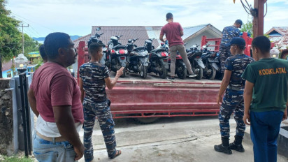 Detik-detik TNI AL Gagalkan Penyelundupan Kendaraan Bermotor di Pelabuhan Fakfak