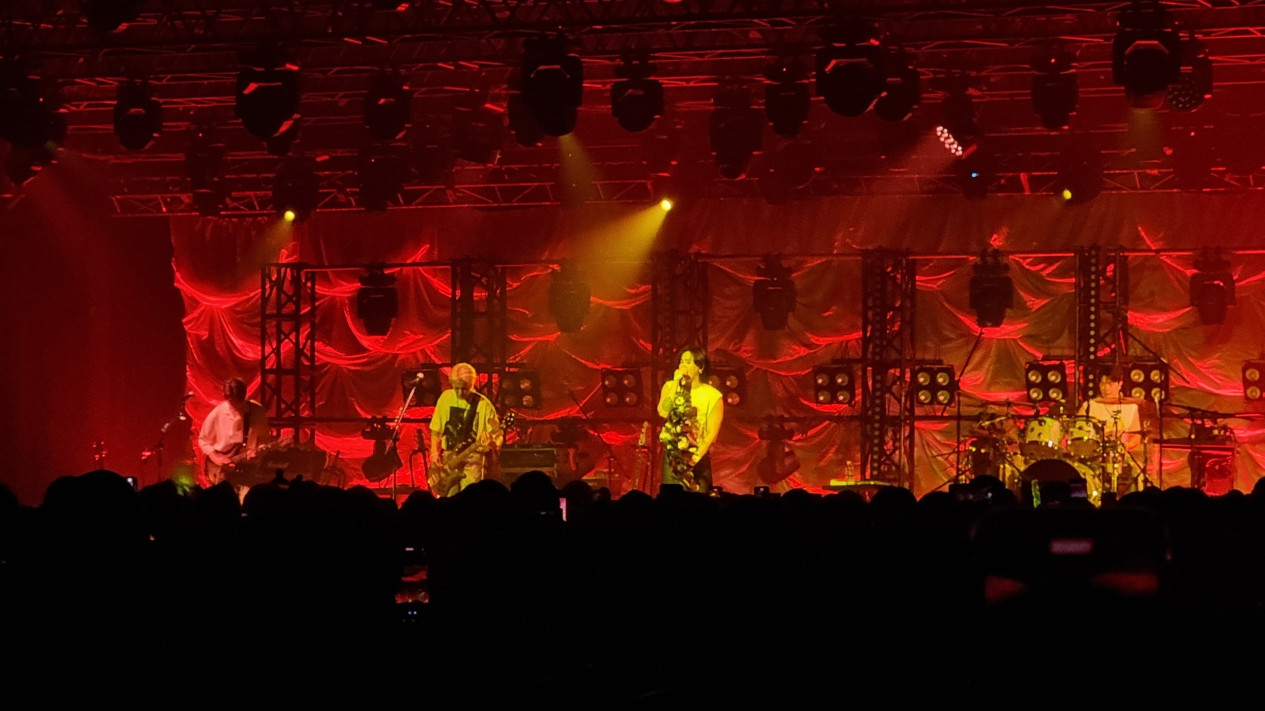 Berkali-kali Ajak Nyanyi Bersama, FTIsland Kaget Suara Fans Indonesia Menembus In Ear Mereka
            - galeri foto