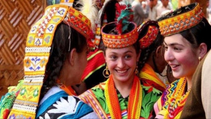 Mengenal Tradisi Festival Bubulak Suku Kalash Pakistan, Pria Bebas Pilih Wanita Perawan atau yang Sudah Menikah untuk Dicumbu