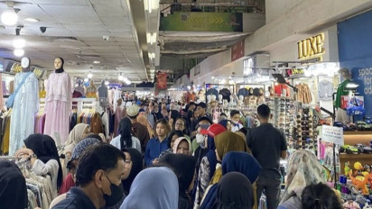 Sambut Ramadhan, Toko Pakaian Muslim di Tanah Abang Mulai Diserbu Pembeli, Pedagang Perbanyak Stok