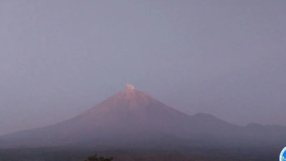 Erupsi Lagi, Gunung Semeru Lontarkan Abu Vulkanik Setinggi 500 Meter