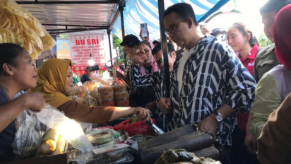 Jelang Pengumuman Hasil Suara Pilpres 2024, Anies dan Cak Imin Berburu Takjil di Benhil