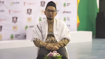 Salat Berjamaah Lebih Baik di Mana? Masjid Jauh tapi Ramai, atau Masjid Dekat tapi Sepi? Ustaz Adi Hidayat Beri Penjelasan, Ternyata…