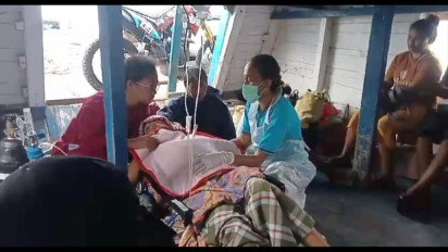 Dramatis, Seorang Bumil di NTT,  Melahirkan Bayi Perempuan di Atas Kapal