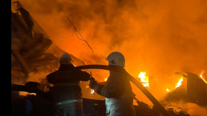 Dua Gudang Jasa Ekspedisi di Cengkareng Ludes Dilahap Si Jago Merah