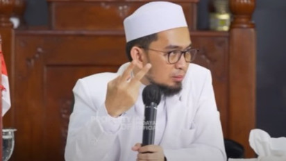 Perempuan Rutin Lakukan Shalat 5 Waktu Berjamaah di Masjid, Memangnya Boleh? Ustaz Adi Hidayat Beri Jawaban Begini, Katanya...