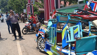 Mobil Odong Odong Ditabrak Truk di Jalur Pantura Banyuputih Batang, 13 Orang Luka-Luka