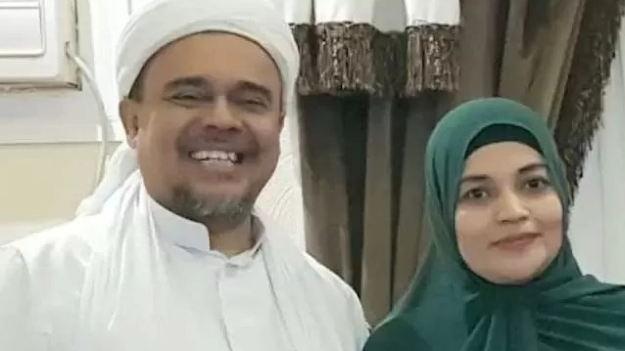 Terungkap Alasan Habib Rizieq SHihab Menikah Lagi Setelah Ditinggal mendiang Istrinya, Ternyata Karena..
            - galeri foto