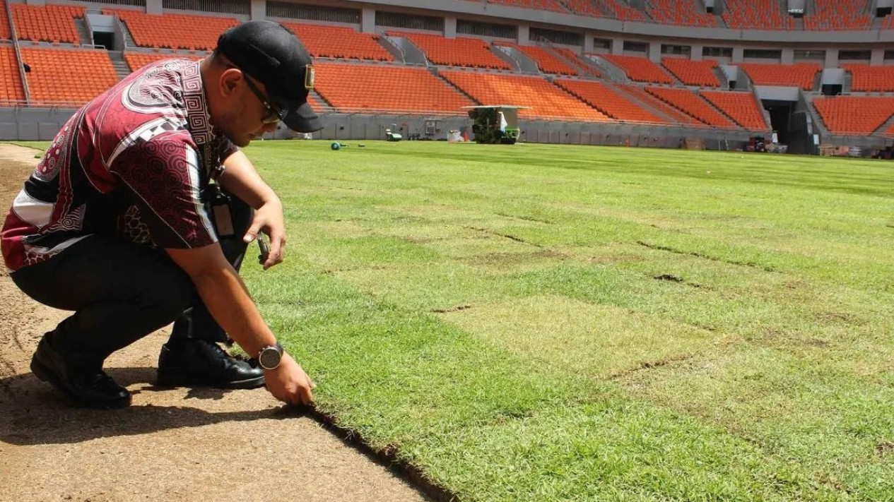 Viral Rumput Stadion JIS Jelek Disorot Menpora, Netizen Bandingkan dengan Rumput JIS
            - galeri foto