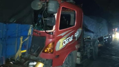 Kecelakaan Beruntun, Truk Kontainer Tabrak Dua Truk di Perlintasan KA Baron Nganjuk