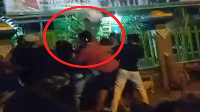 Viral! Detik-detik Oknum TNI Dikeroyok Peserta Musik Tong-tong di Pamekasan, Kondisinya Memilukan