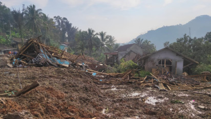 Banjir Bandang dan Longsor Terjang Bandung Barat, 10 Orang Hilang
