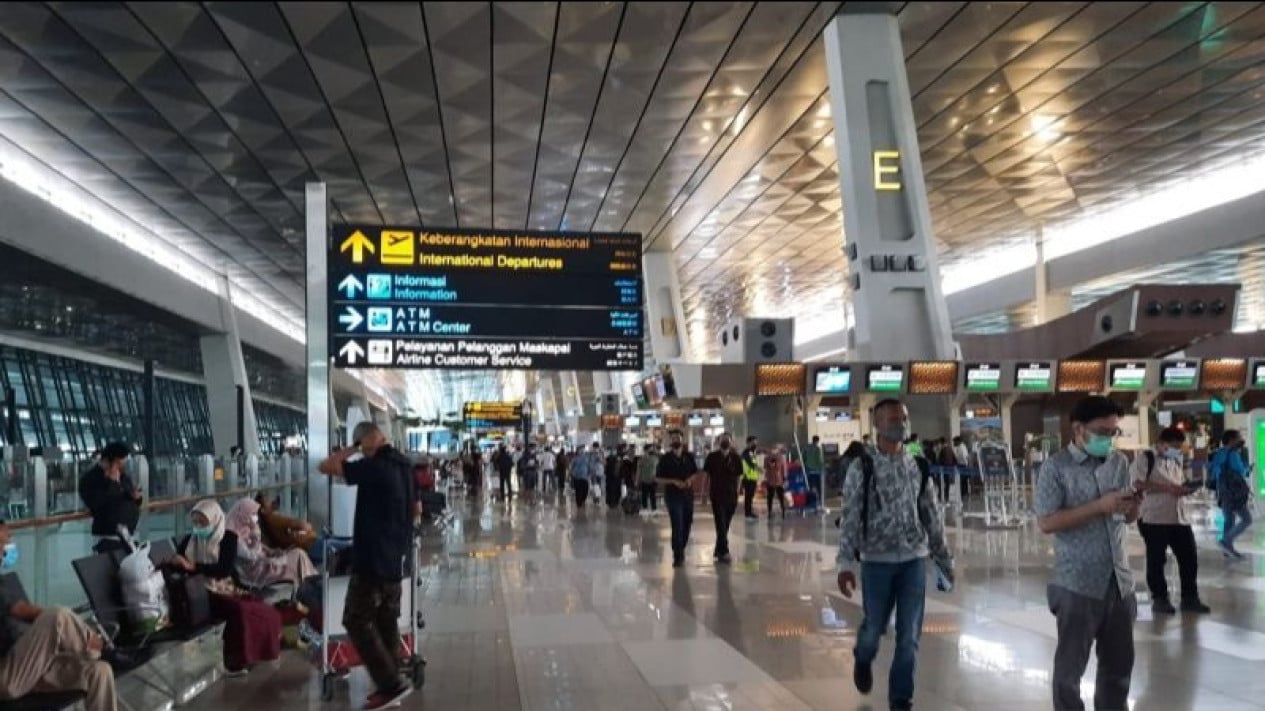 Kemenhub Pastikan Operasional Bandara Soekarno-Hatta Tak Terganggu Erupsi Gunung Anak Krakatau
            - galeri foto