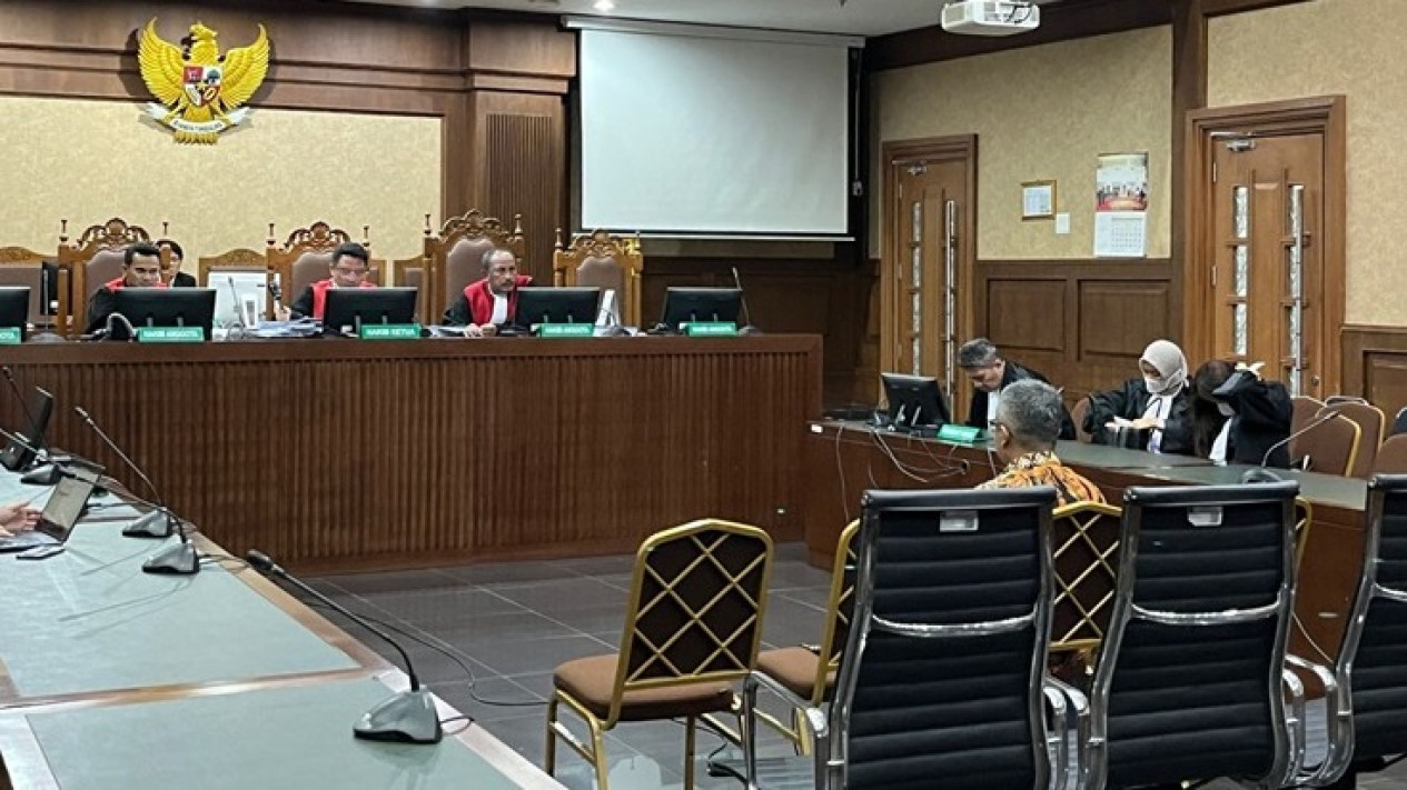 Windi Purnama Divonis 3 Tahun Penjara Terkait Kasus Korupsi BTS 4G Kominfo
            - galeri foto