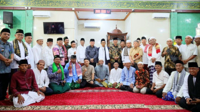 Pj Gubernur Sumsel Agus Fatoni Berikan Bantuan Kemakmuran Masjid di Kota Prabumulih