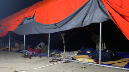 Warga Bawean Merasa Aman Bertahan di Tenda Daripada Kembali ke Rumah