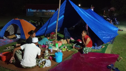 Hari ke Enam Pasca Gempa Magnitudo 6.5 di Bawean Gresik, Warga Masih Bertahan di Tenda Darurat