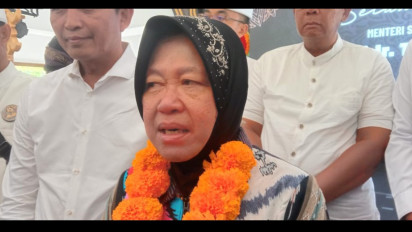 Tangis Menteri Risma Bertemu Pekerja Penyandang Disabilitas di Gianyar, Bali