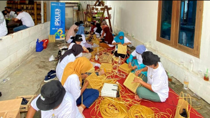 Mengembangkan Potensi: PNM Berikan Studi Banding Anyaman Bagi Ketua Kelompok Unggulan Mekaar