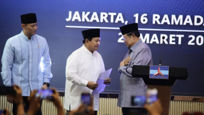 SBY Hadiahkan Lukisan Spesial ‘Standing Firm Like Rocks’ untuk Prabowo, Ini Maknanya