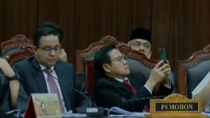 Asik Main HP, Cak Imin Dapat Teguran Keras Ketua MK di Sidang Sengketa Pilpres