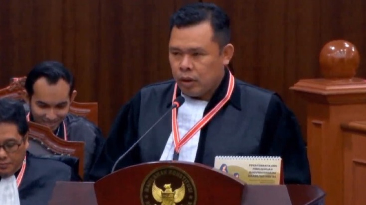 Di Hadapan Hakim, KPU Ragu Jika AMIN Menang Apakah akan Gugat Gibran ke MK?
            - galeri foto