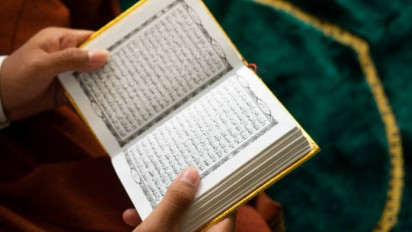 Bacaan Al-Qur'an Surat Yusuf Ayat 26-30 Lengkap Tulisan Arab, Latin, dan Artinya