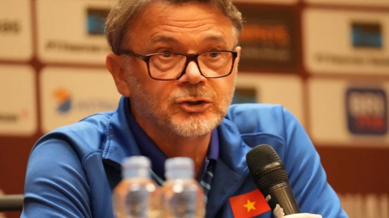 Meski Banjir Hujatan, Rupanya Tak Banyak yang Tahu Jika Philippe Troussier Ternyata Seorang Mualaf, Bahkan Pelatih Vietnam Itu Sampai Mengganti...
            - galeri foto
