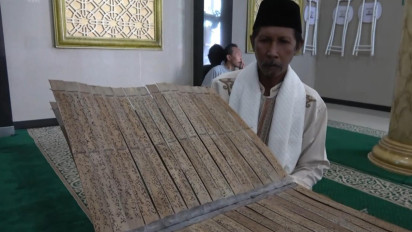 Kitab Al-Qur'an dari Daun Lontar Ditulis dengan Tangan, Disimpan di Masjid Nurussalam Surabaya