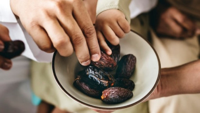 Hadis Tentang Keutamaan Menyegerakan Berbuka Puasa