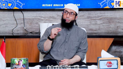 Setelah Shalat Jangan Ubah Posisi Duduk Sebelum Baca Dzikir Ini 10 Kali agar Dosa Diampuni Kata Ustaz Khalid Basalamah