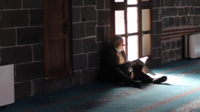 Dua Amalan Utama di Malam Lailatul Qadar, Ustaz Adi Hidayat: Bonusnya Ampunan Dosa Sejak Akil Baligh