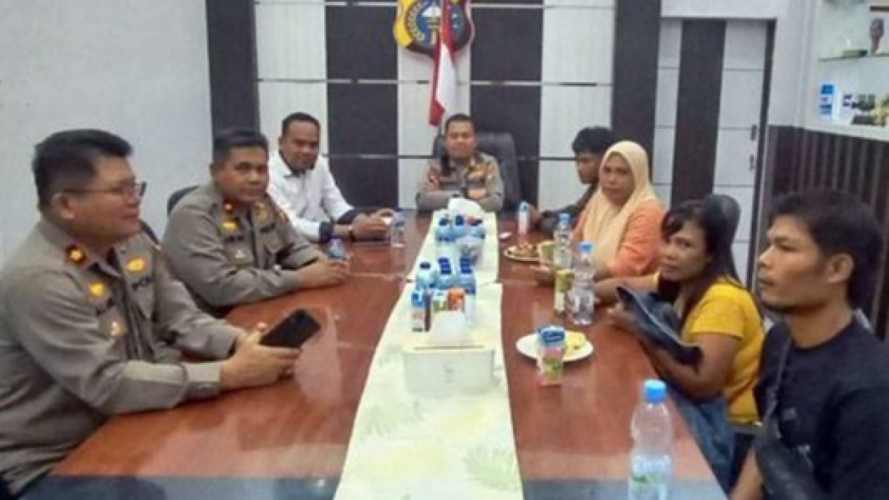 Misteri Keberadaan Tersangka Perampasan Motor di Pelalawan, Korban Minta Kejelasan Kasus
            - galeri foto