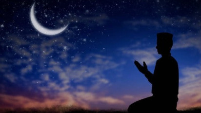 Lailatul Qadar Malam Seribu Bulan, Ibadah saat Itu Mempunyai Nilai Tertinggi di Mata Allah SWT, Tafsir Surat Al Qadr Ayat 3