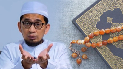 Setelah Shalat Berjamaah, Lebih Baik Dzikir dengan Imam atau Baca Sendiri? Ustaz Adi Hidayat Bilang Dalilnya…