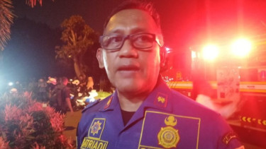 Tak Hanya Mobil Damkar, Pemprov DKI Turunkan Robot untuk Padamkan Api Gudang Amunisi
