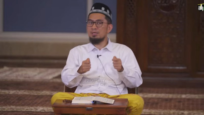 Shalat Sampai Nangis-nangis Emangnya Boleh? Ustaz Adi Hidayat Tegaskan Hukumnya Itu..