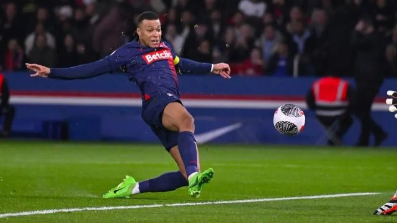 Luis Enrique Berharap Mbappe Berubah Pikiran di Tengah Rumor Kepindahan ke Real Madrid
            - galeri foto