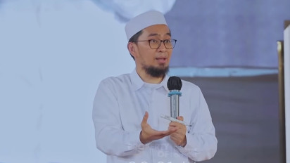 Lebih Banyak Pahala Shalat Berjamaah di Kantor atau di Masjid? Ustaz Adi Hidayat Tegas Bilang Begini