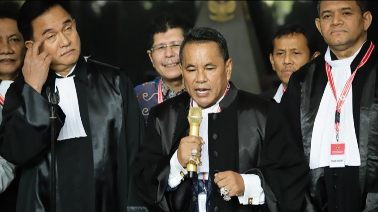 Hotman Paris Cecar Menohok Saksi Ahli Forensik AMIN di MK: Anda Punya Sertifikat Internasional Digital Forensik?
            - galeri foto