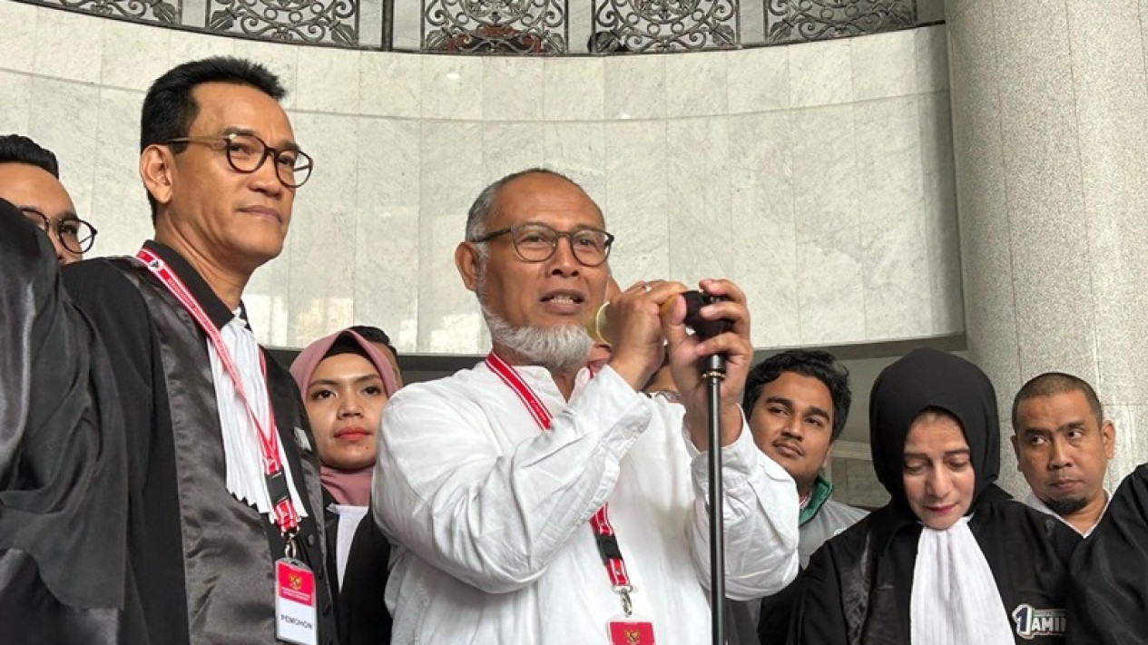 Absen di Sidang Sengketa Pilpres 2024, Ketua Tim Hukum Timnas AMIN Disebut Tengah Berkomunikasi ke Allah
            - galeri foto