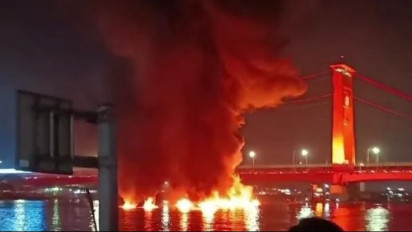 BREAKING NEWS: Kapal Jukung Meledak di Sungai Musi