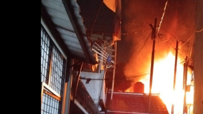 Si Jago Merah Mengamuk Hanguskan 7 Rumah di Kawasan Padat Penduduk Kota Bandung  