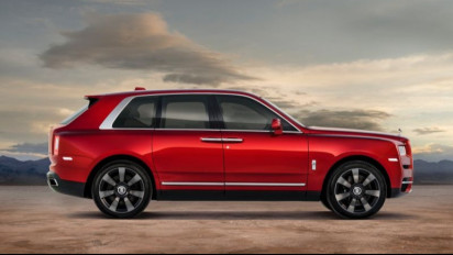 Suami Jadi Tersangka Kasus Korupsi, Seperti Apa Mewahnya Mobil-Mobil Sandra Dewi