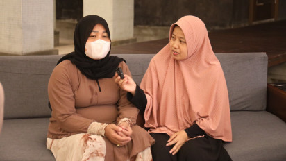 Mensos Risma Temui dan Bantu Korban Rudapaksa Ayah Tiri di Makassar