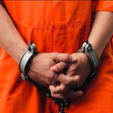 Wanita Berkerudung Hitam tapi Tanpa Busana yang Meludahi Al-Quran Ternyata ABG 17 Tahun, Asalnya dari Banyuwangi