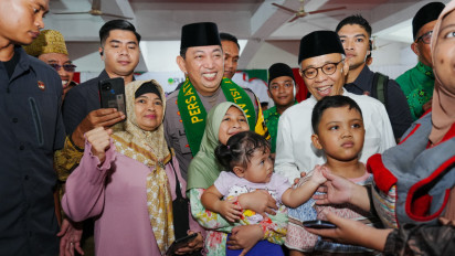 Serahkan Paket Sembako ke Warga, Kapolri Bicara Soal Wujudkan Visi Indonesia Emas 2045