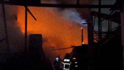 Innalillahi, Kesalahan Kecil Bikin Toko Bangunan di Bekasi Ludes Gosong, Pemadam Sempat Kewalahan