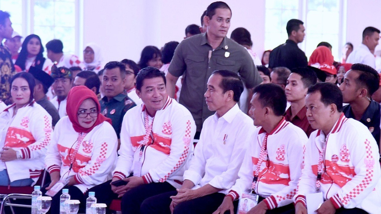 Pesan Khusus Presiden Jokowi soal Polemik Seusai Pilpres 2024, TKN Sebut Tegas Bantah Titip Menteri ke Prabowo-Gibran
            - galeri foto