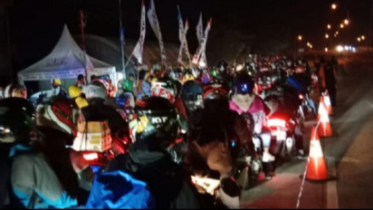 Info Mudik, Jalur Arteri di Karawang Mulai Padat Dilintasi Pemudik Menggunakan Sepeda Motor dari Arah Jakarta!